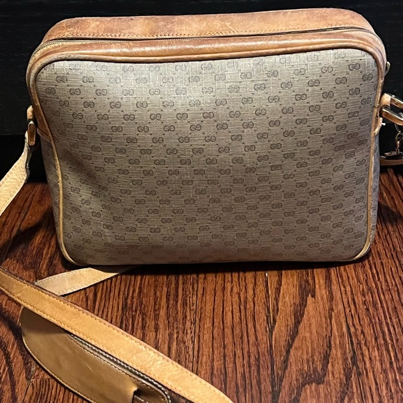 Vintage Gucci Signature Crossbody - Picture 3 of 16